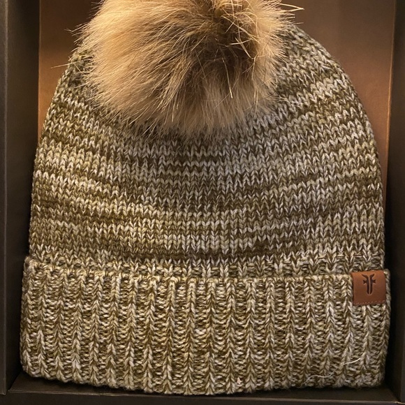 Frye Beanie set - Picture 3 of 10